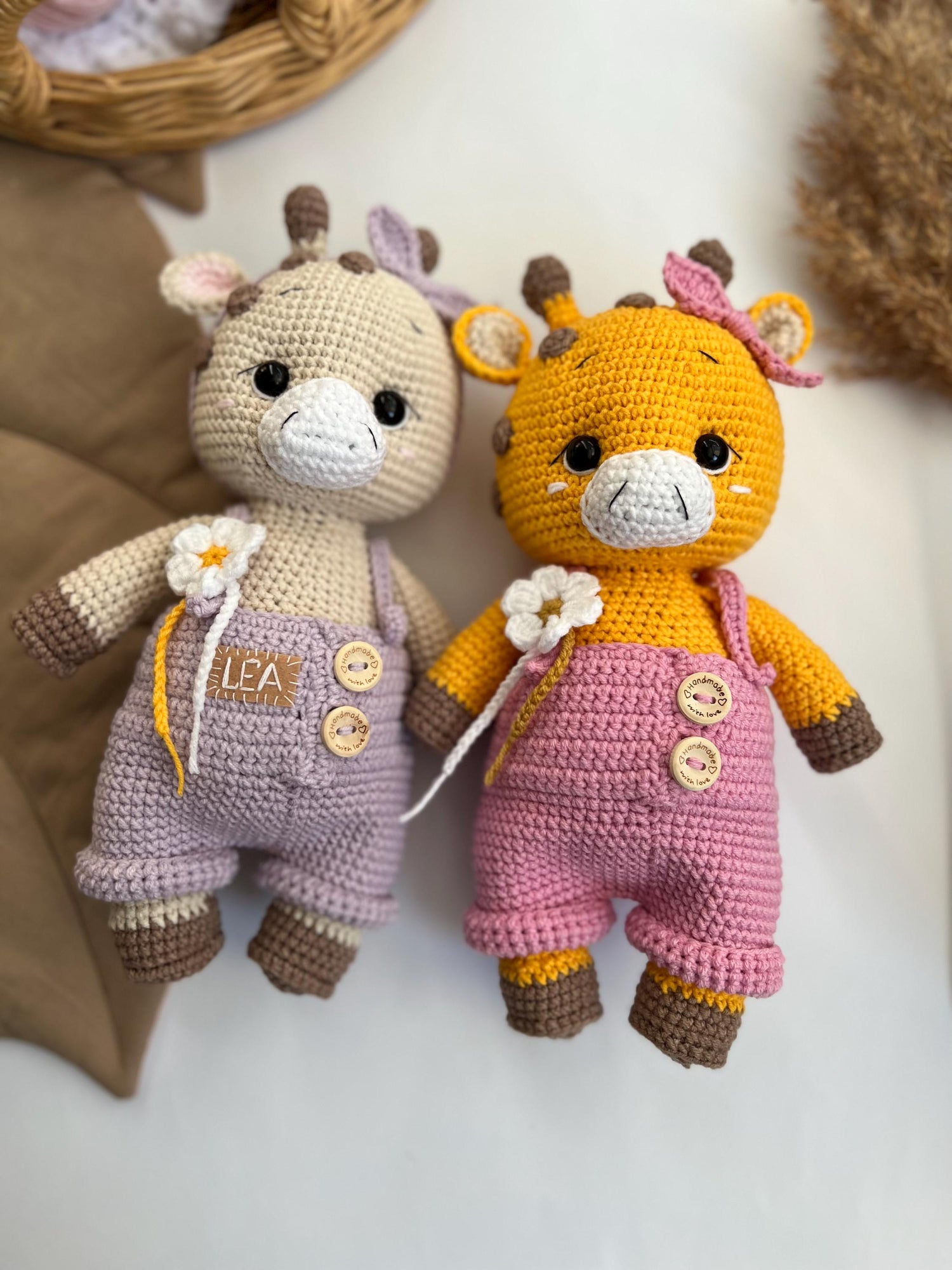 Personalized toddler Christmas giraffe amigurumi, crochet safari nursery decor, organic baby toys, siblings gift idea, niece holiday gift