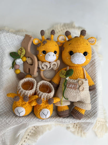 Toddler crochet giraffe amigurumi toy, personalized safari nursery decor, baptism baby gift, grandchild first christmas gift