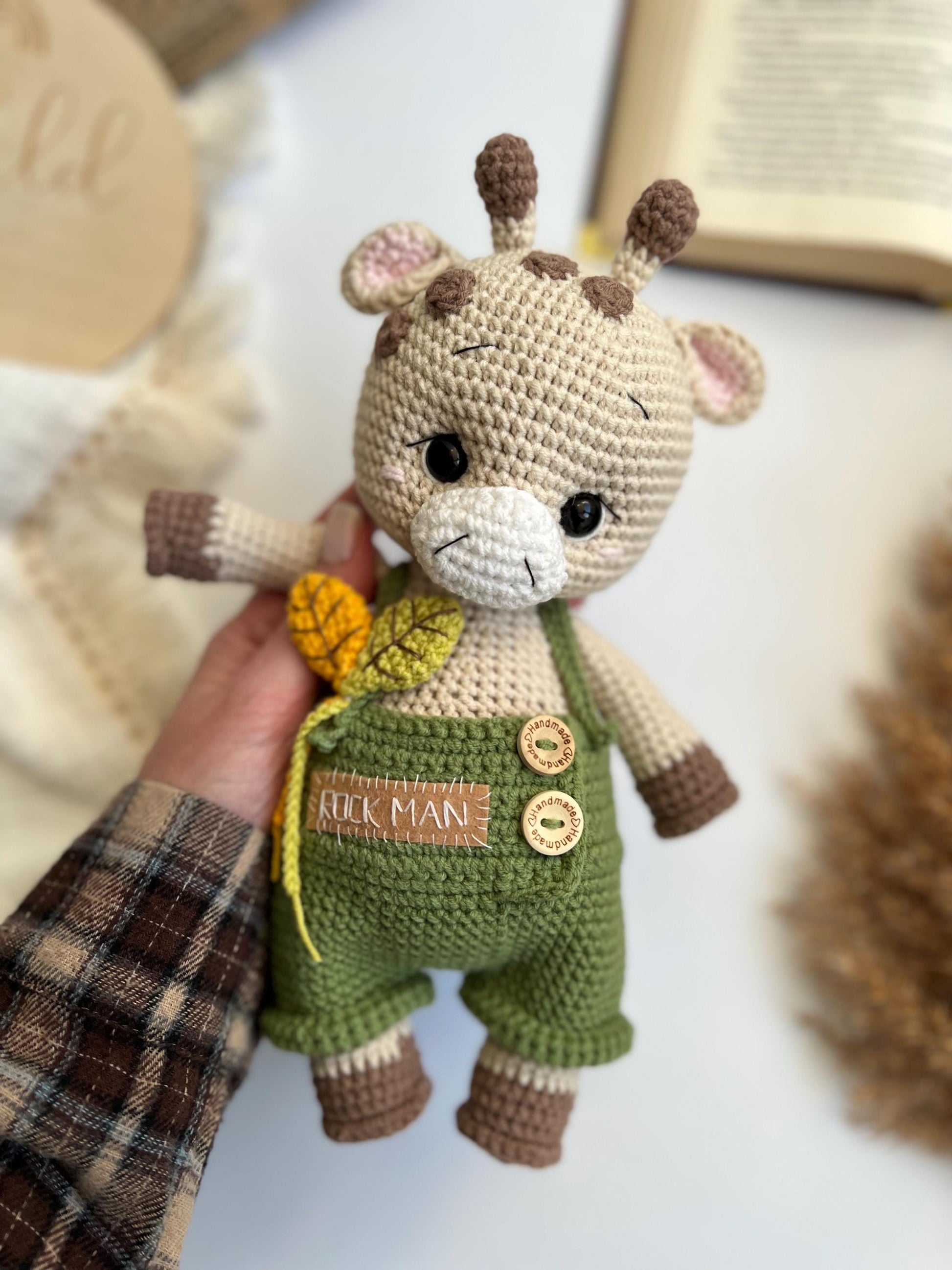 Cute amigurumi giraffe toy, crochet safari stuffed animals, baby shower gift, baby sleeping toy, crochet giraffe, safari nursery decor