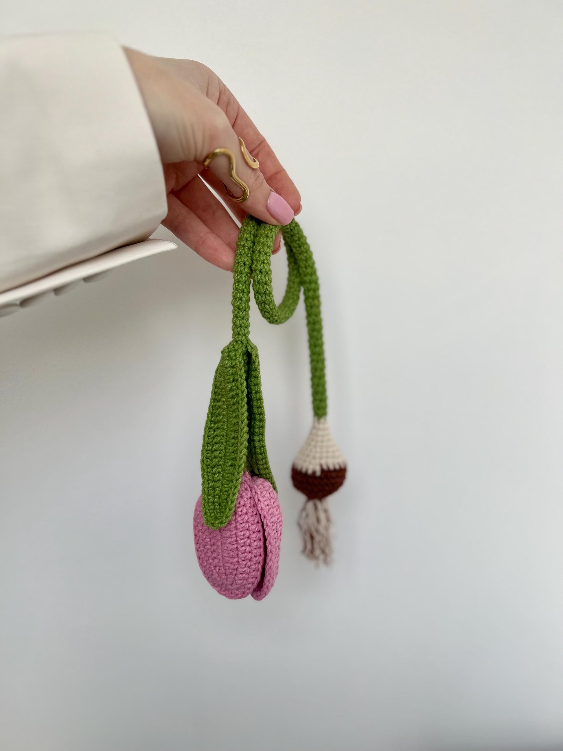 Crochet Tulip Keychain, Flower Bag Charm, Amigurumi Tulip Pendant, Handmade Floral Keyring, Cute Gift for Her, Spring Accessory