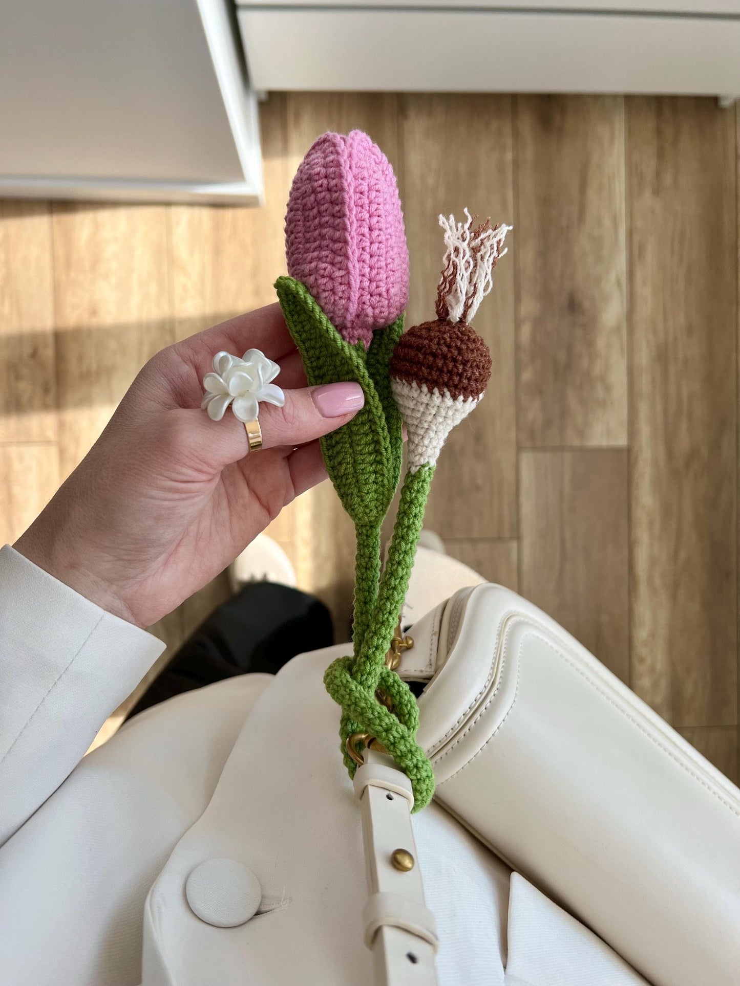 Crochet Tulip Keychain, Flower Bag Charm, Amigurumi Tulip Pendant, Handmade Floral Keyring, Cute Gift for Her, Spring Accessory