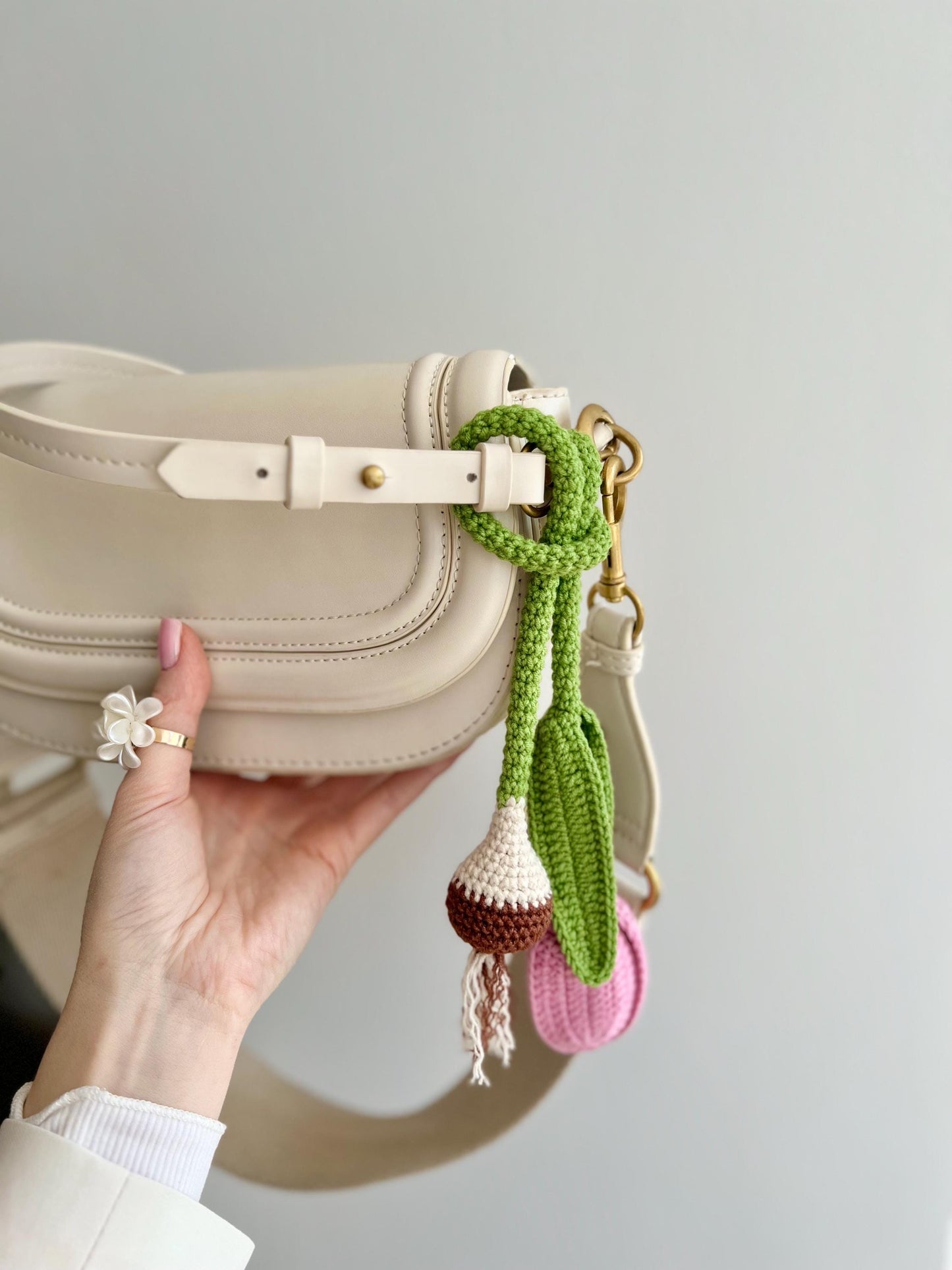 Crochet Tulip Keychain, Flower Bag Charm, Amigurumi Tulip Pendant, Handmade Floral Keyring, Cute Gift for Her, Spring Accessory