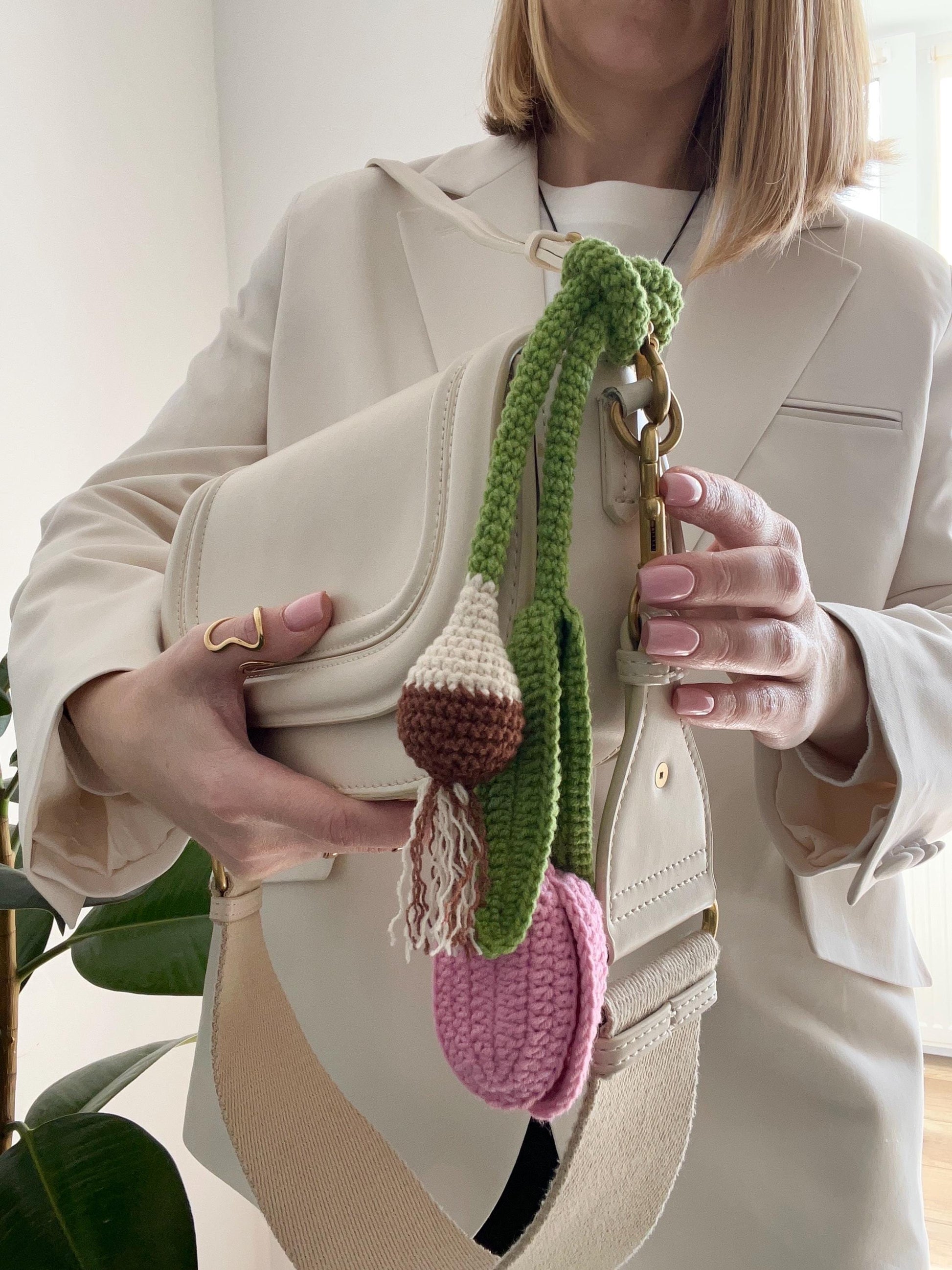 Crochet Tulip Keychain, Flower Bag Charm, Amigurumi Tulip Pendant, Handmade Floral Keyring, Cute Gift for Her, Spring Accessory